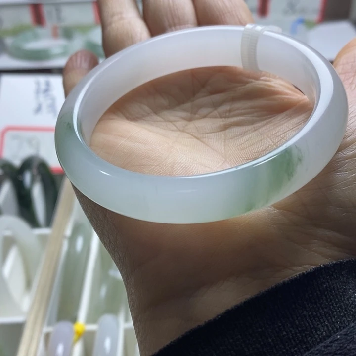 石英岩玉未镶嵌手镯