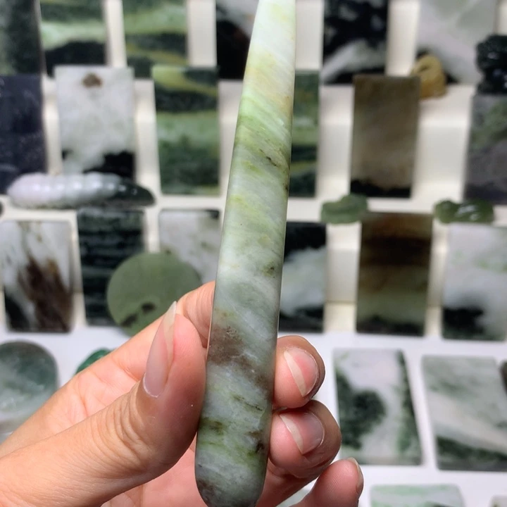 梦***影独山玉未镶嵌颈饰