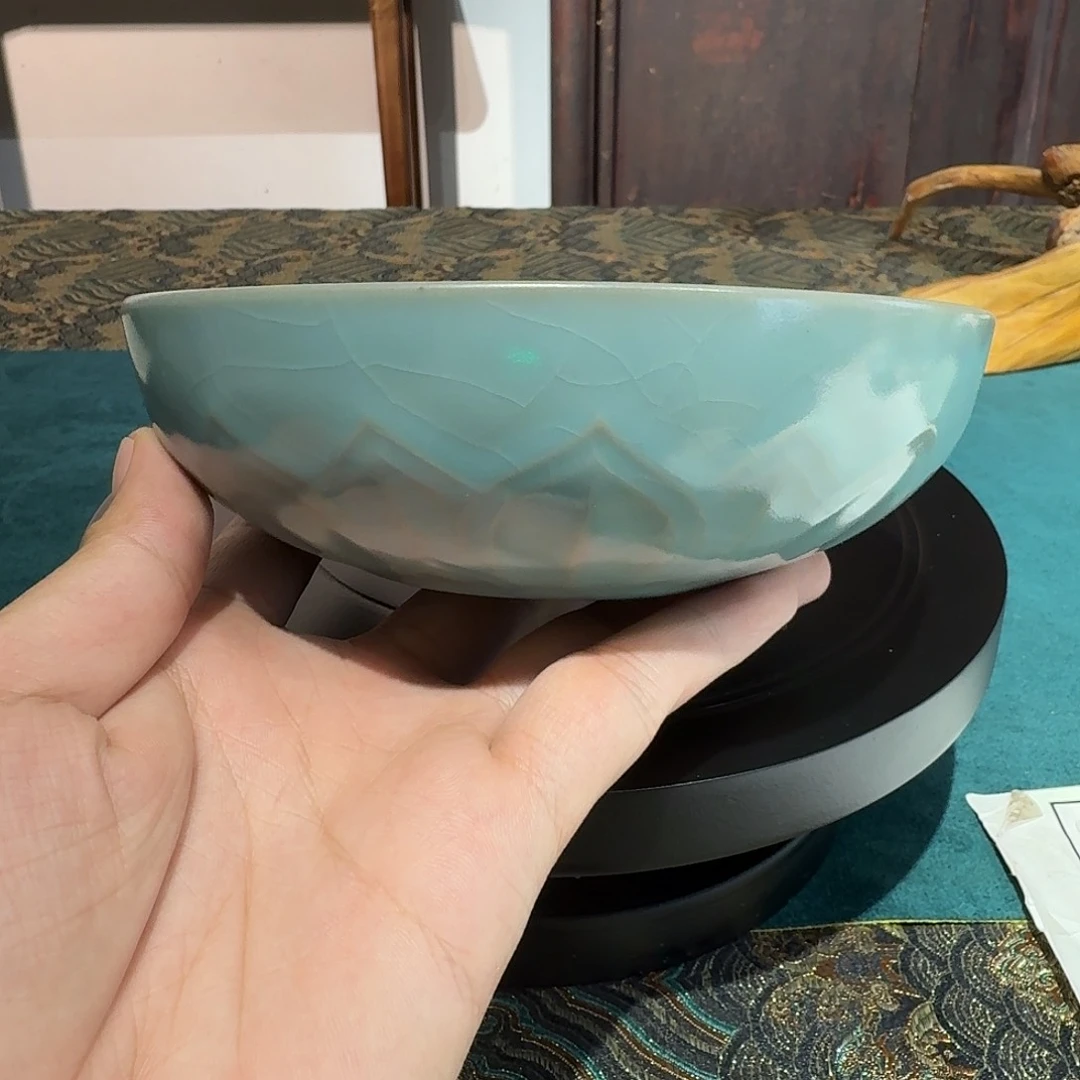 碗微微瑕仿古天青雕刻碗