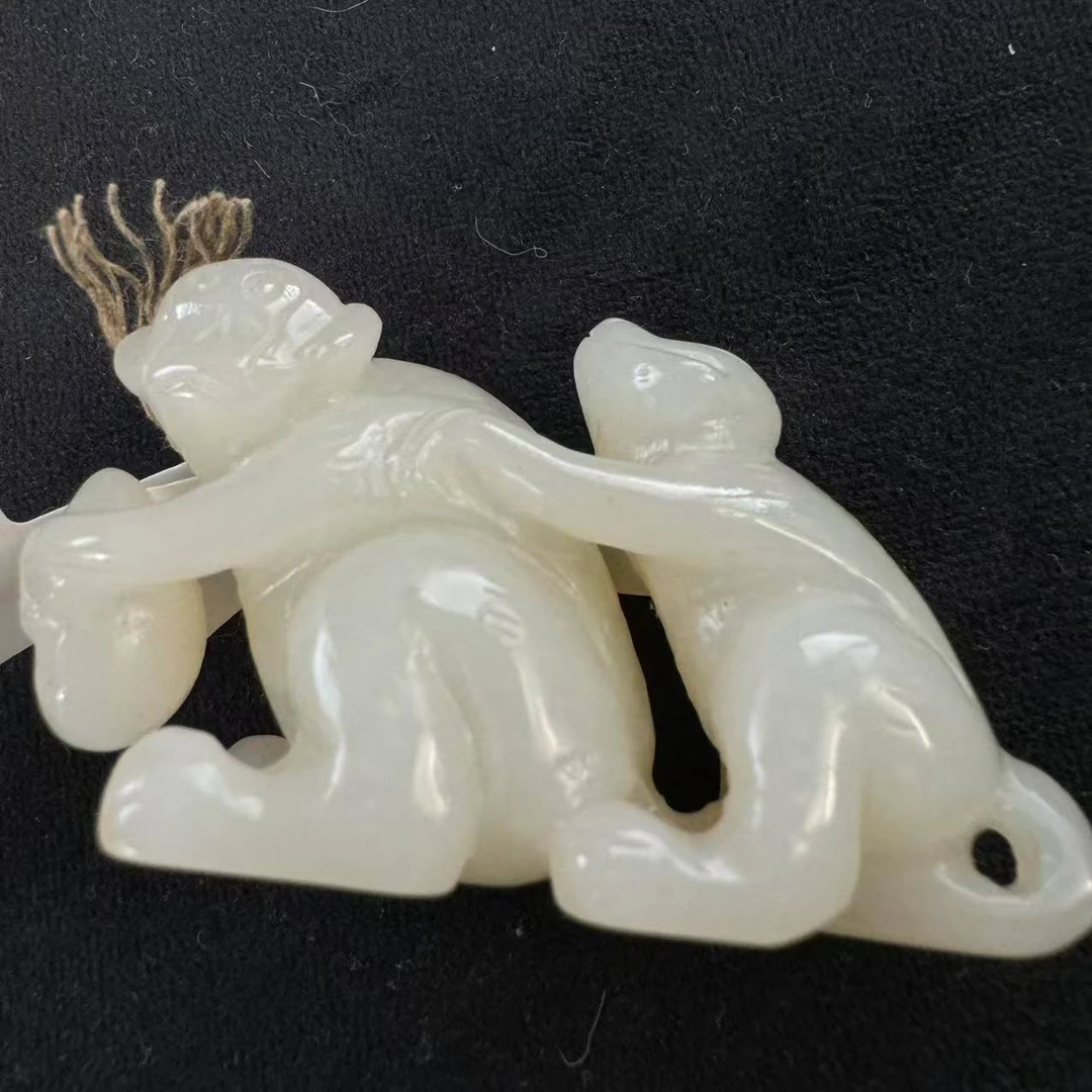 57G46   清   和田玉辈辈封侯摆件