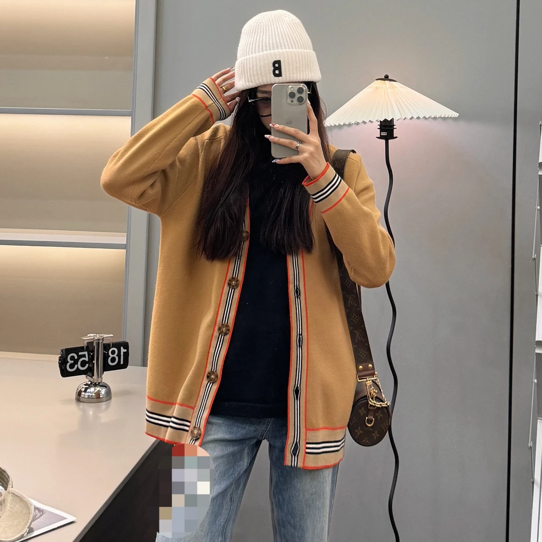 2024 新款怀旧经典新系列时尚小熊针织开衫v1001