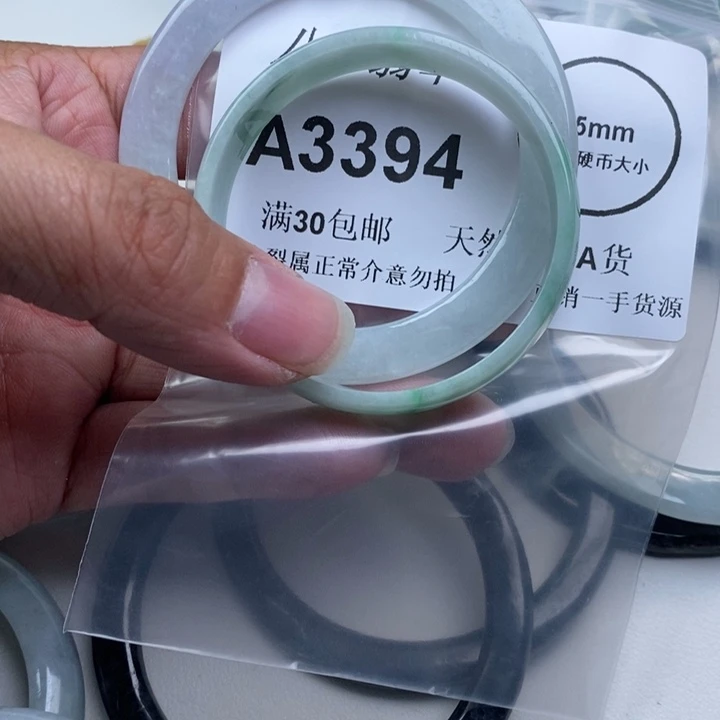 粥***块翡翠未镶嵌吊坠(不含链)