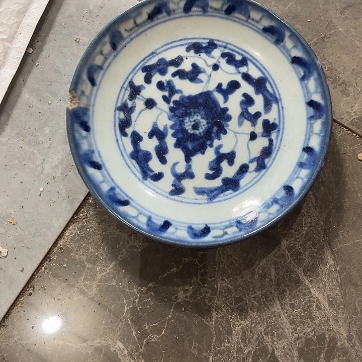 罐青花盘子有点小瑕疵