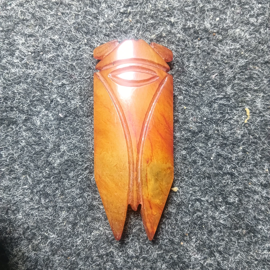 老黄玉汉八刀蝉吊坠