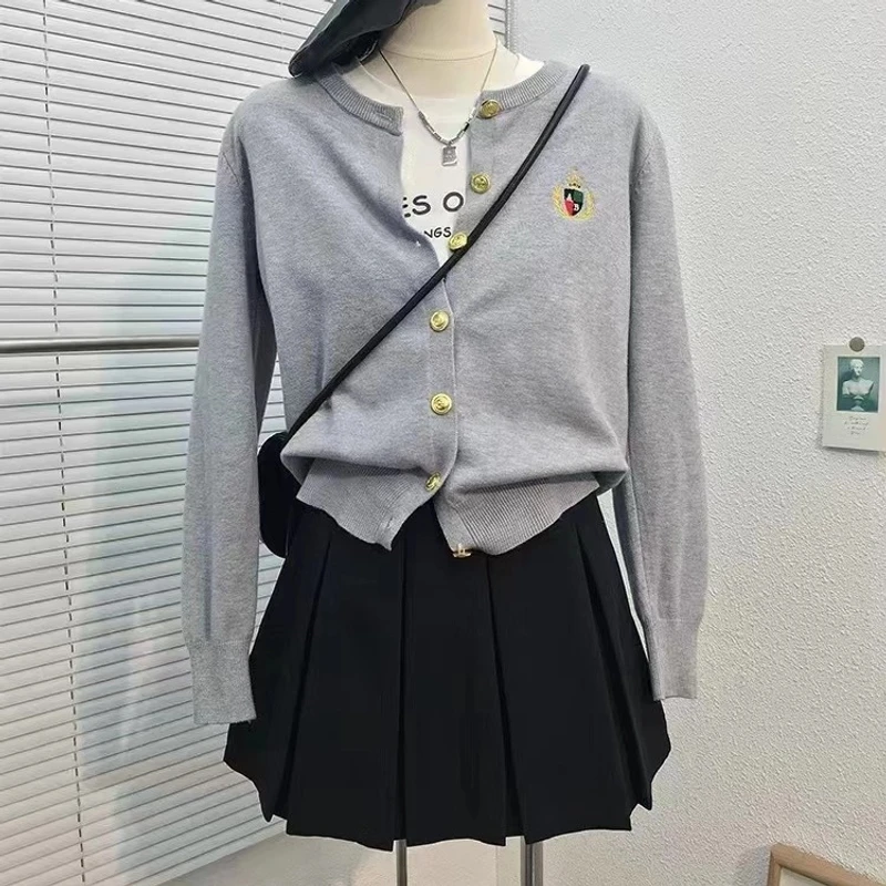 2025早春新款学院刺绣徽章长袖圆领长袖显瘦百搭针织开衫女