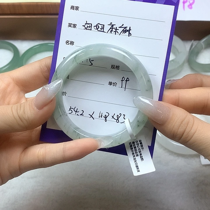 未镶嵌手镯石英质玉妞***?