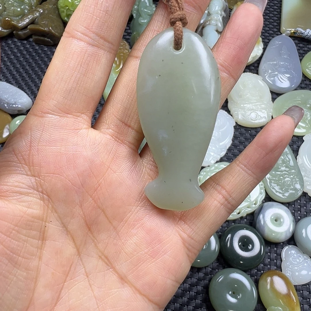 和田玉未镶嵌颈饰有棉漏，不退不换，卡58