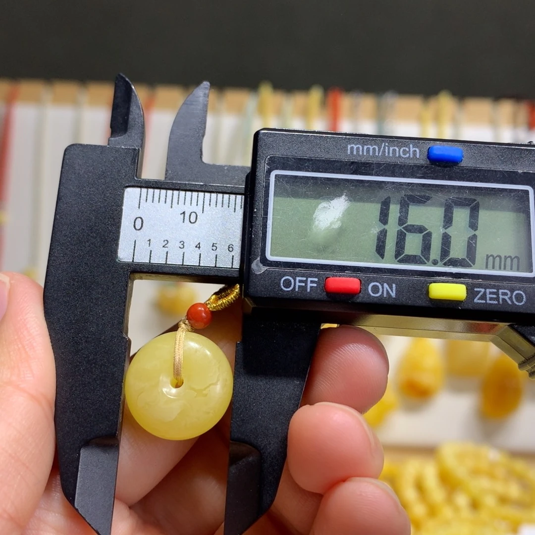 琥珀未镶嵌裸石配饰