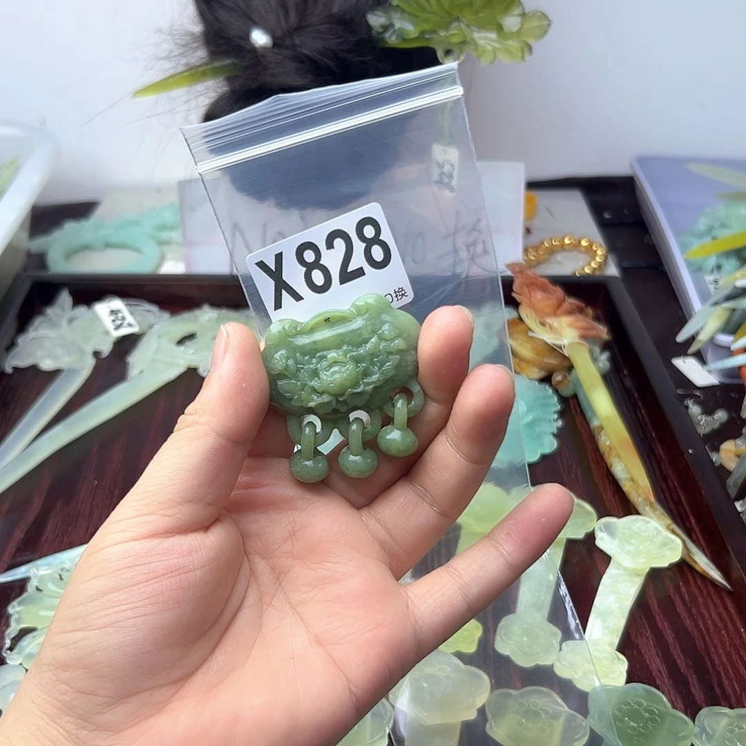 蛇纹石玉合金发饰绿***奶