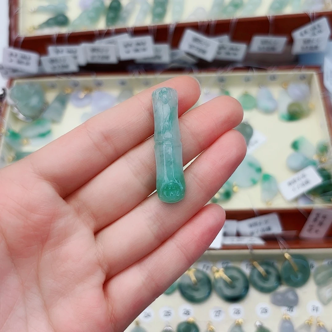 翡翠未镶嵌颈饰?*?竹节