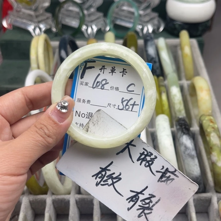 蛇纹石玉未镶嵌手镯