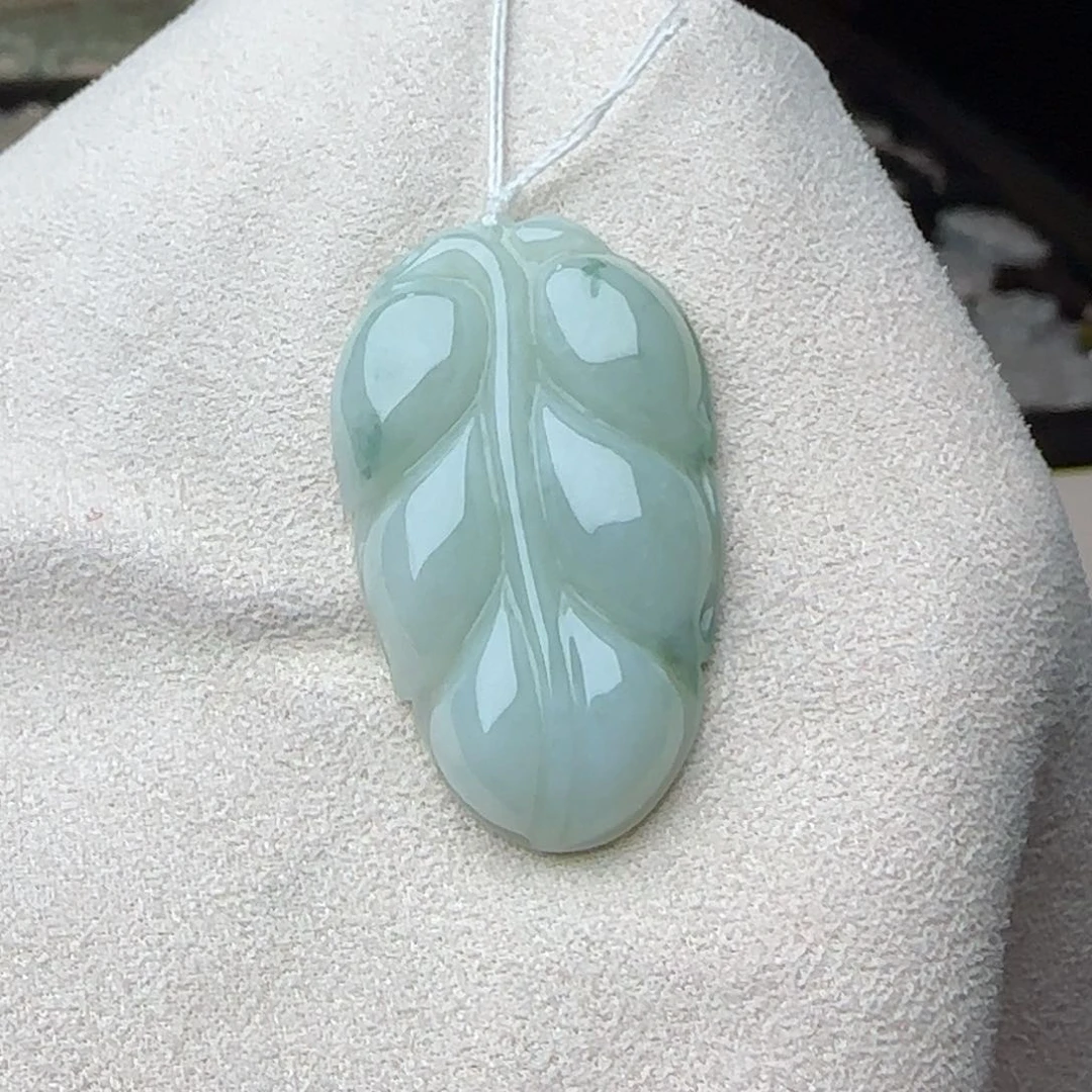 翡翠颈饰未镶嵌叶子