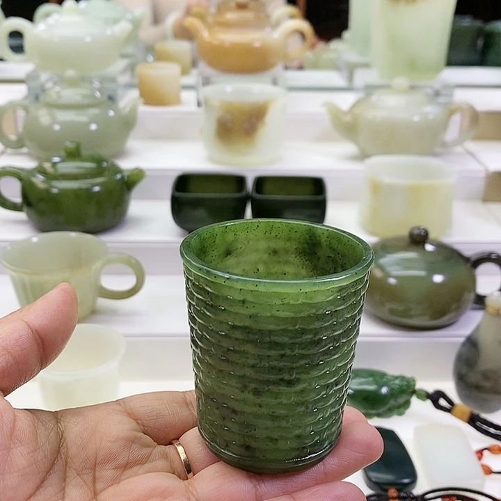 未镶嵌和田玉挂件吴*人杯子