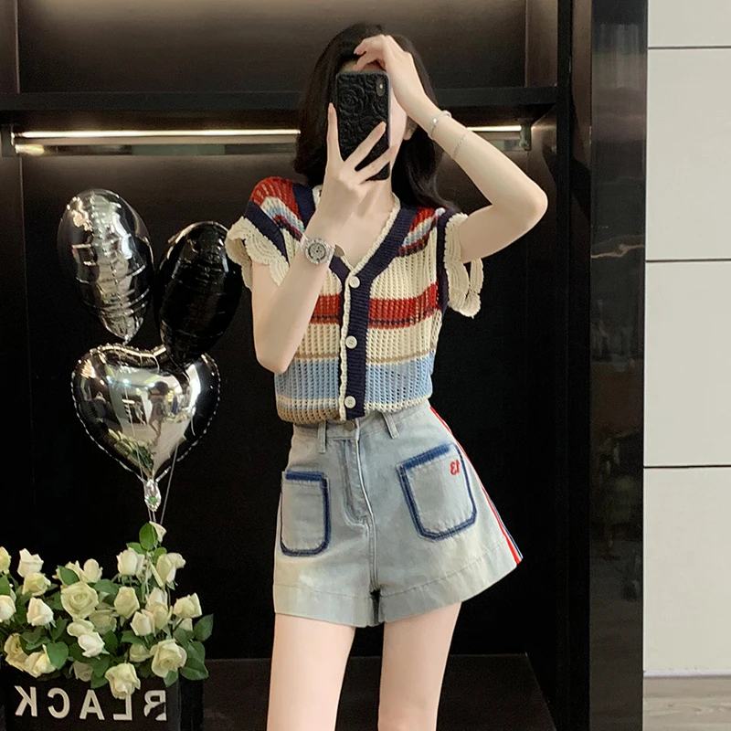 彩色条纹针织衫短袖女夏装时尚上衣搭配牛仔短裤减龄时尚套装