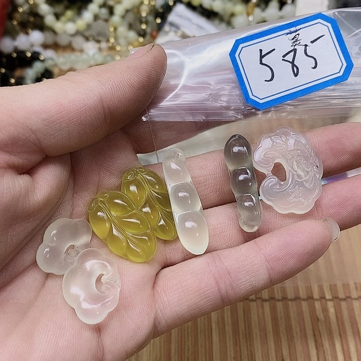 蛇纹石玉未镶嵌吊坠(不含链)夯585