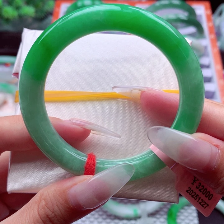 翡翠未镶嵌手镯翡翠