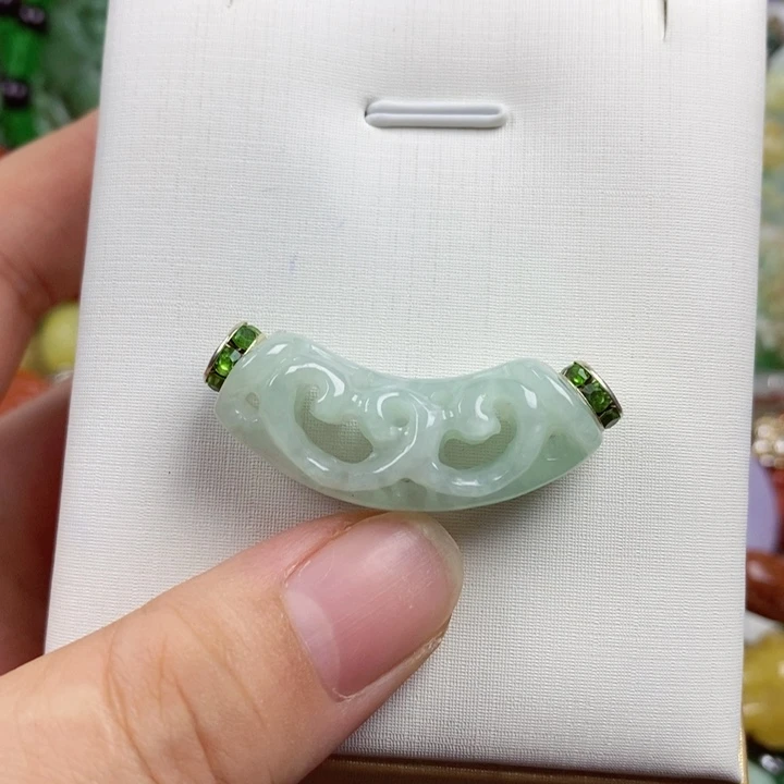 翡翠未镶嵌吊坠(赠链)