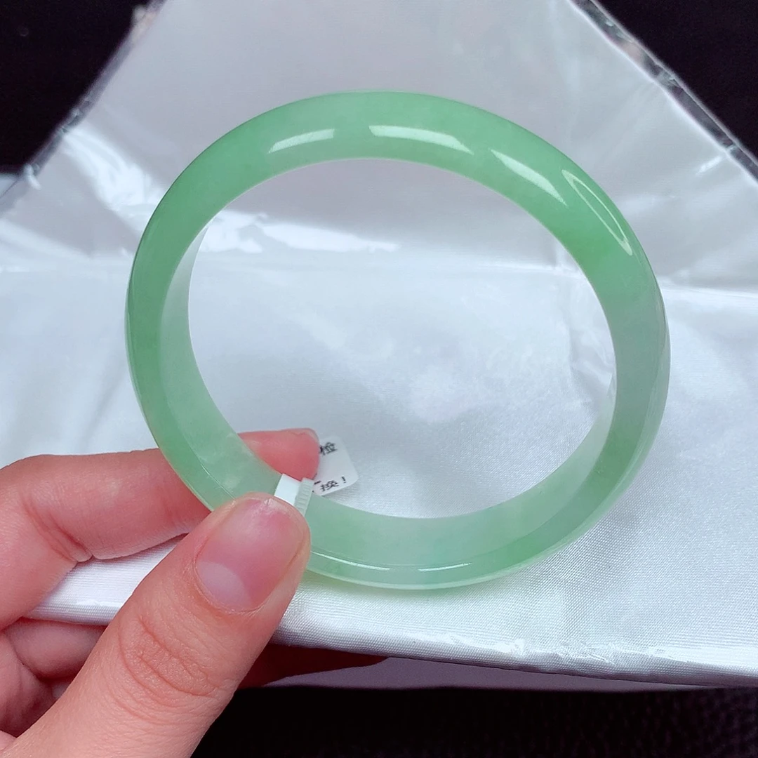 翡翠未镶嵌手镯正圈57