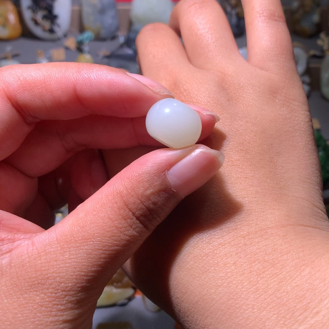 浮***云和田玉未镶嵌颈饰