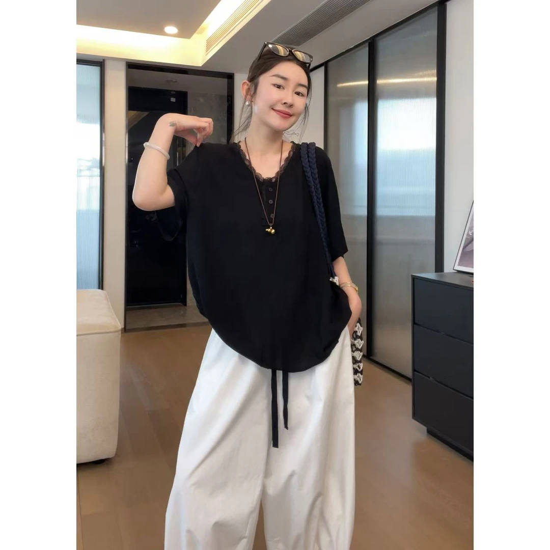 玖了个玖 2025夏款 极简百搭三粒扣蕾丝边拼接短袖T恤 2505C2373