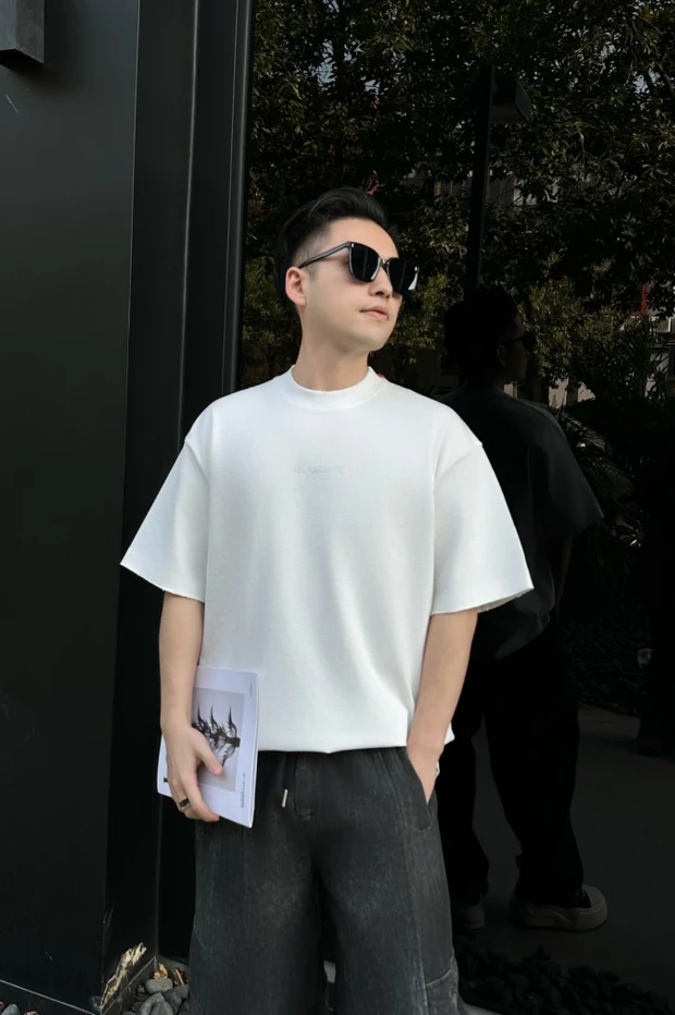 夏季亮面短袖T恤秋冬男女款短袖春夏圆领宽松设计师男装时尚