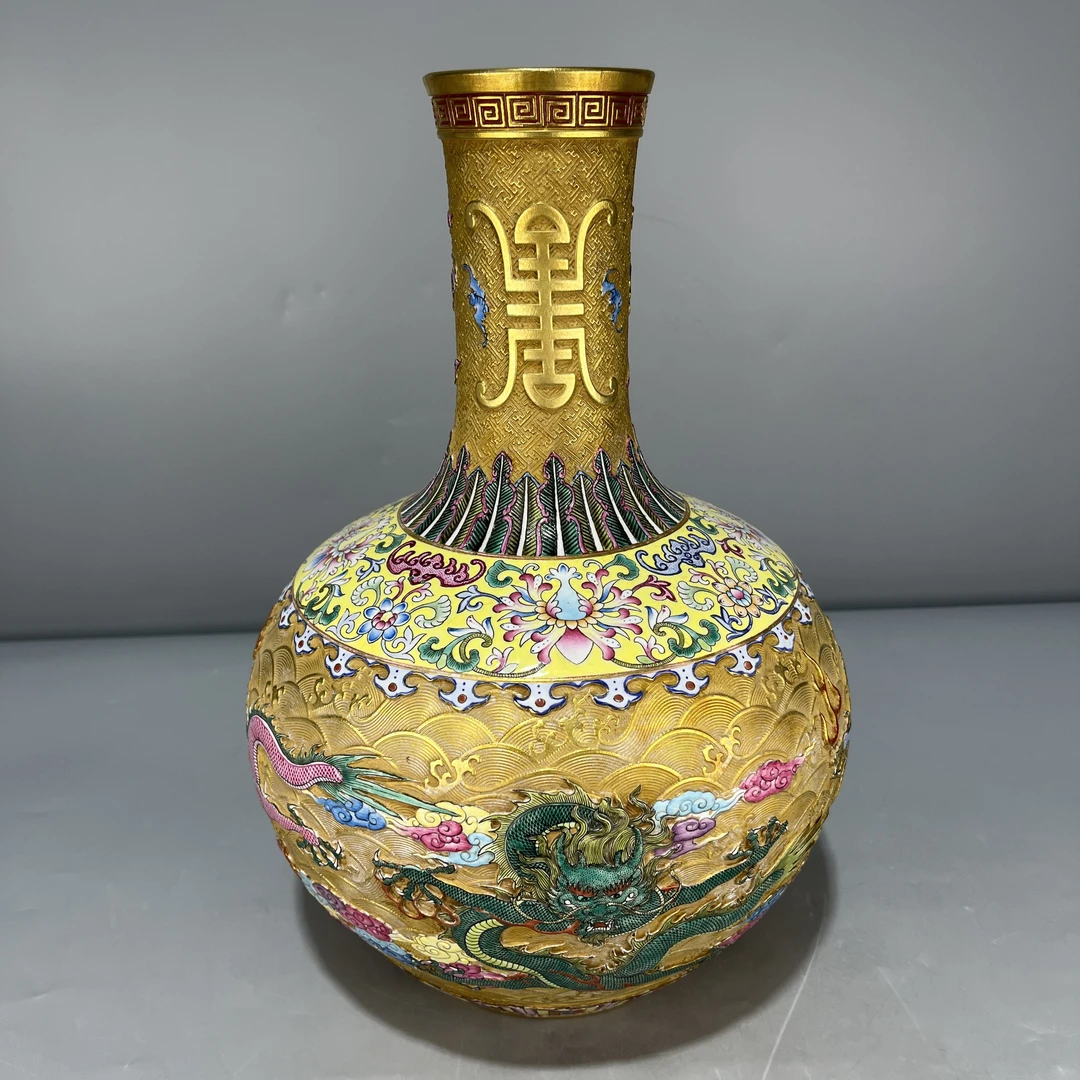 仿古瓷 仿古大清乾隆年制金地雕刻海水祥云龙纹天球瓶