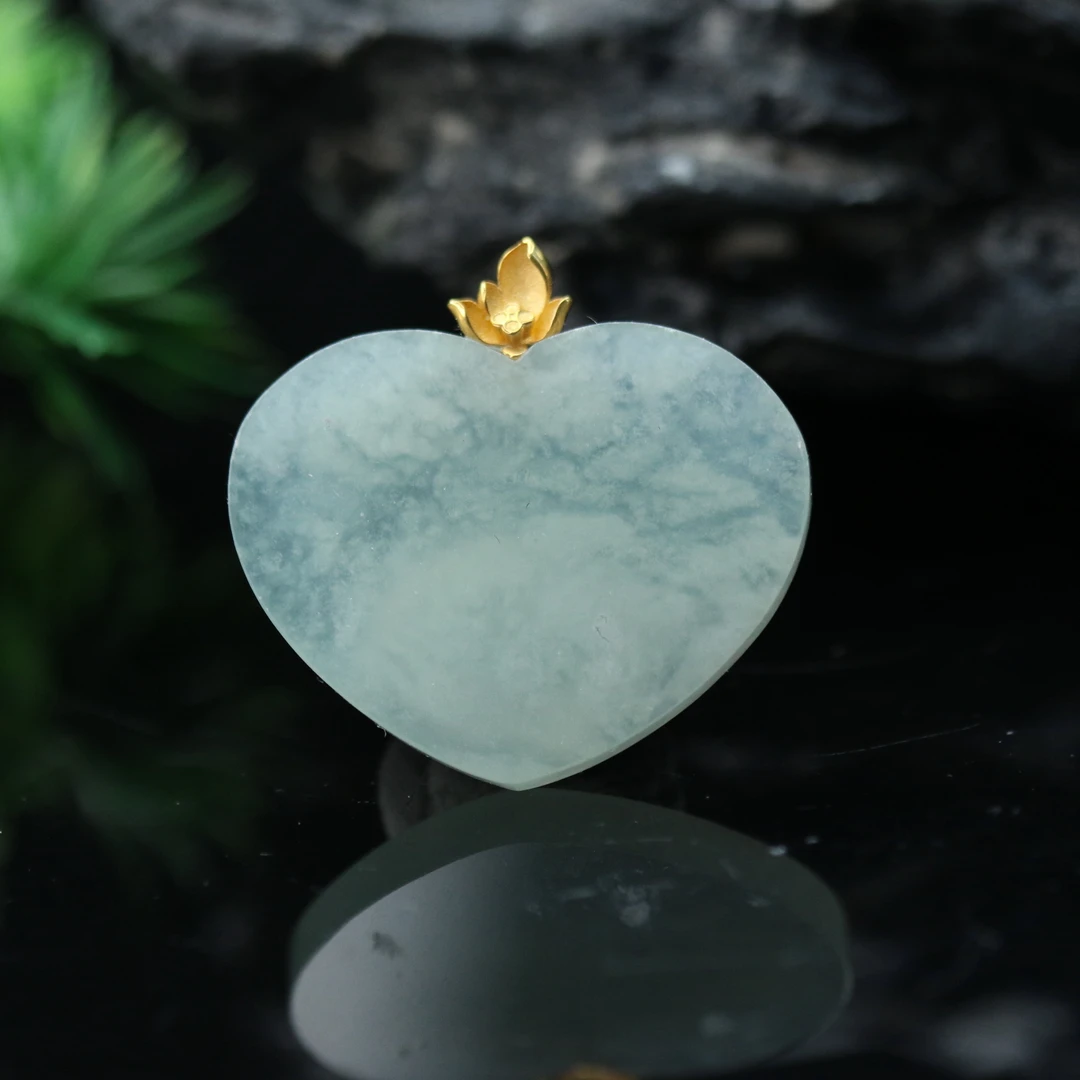 22天然缅甸翡翠A货18k冰爱心/300348/上海嘉禾拍卖