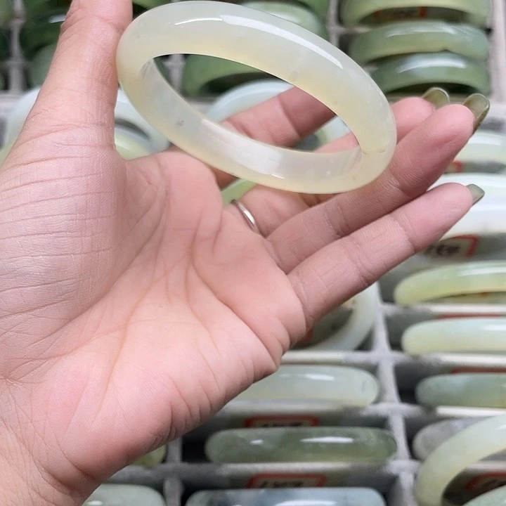 蛇纹石玉未镶嵌手镯151
