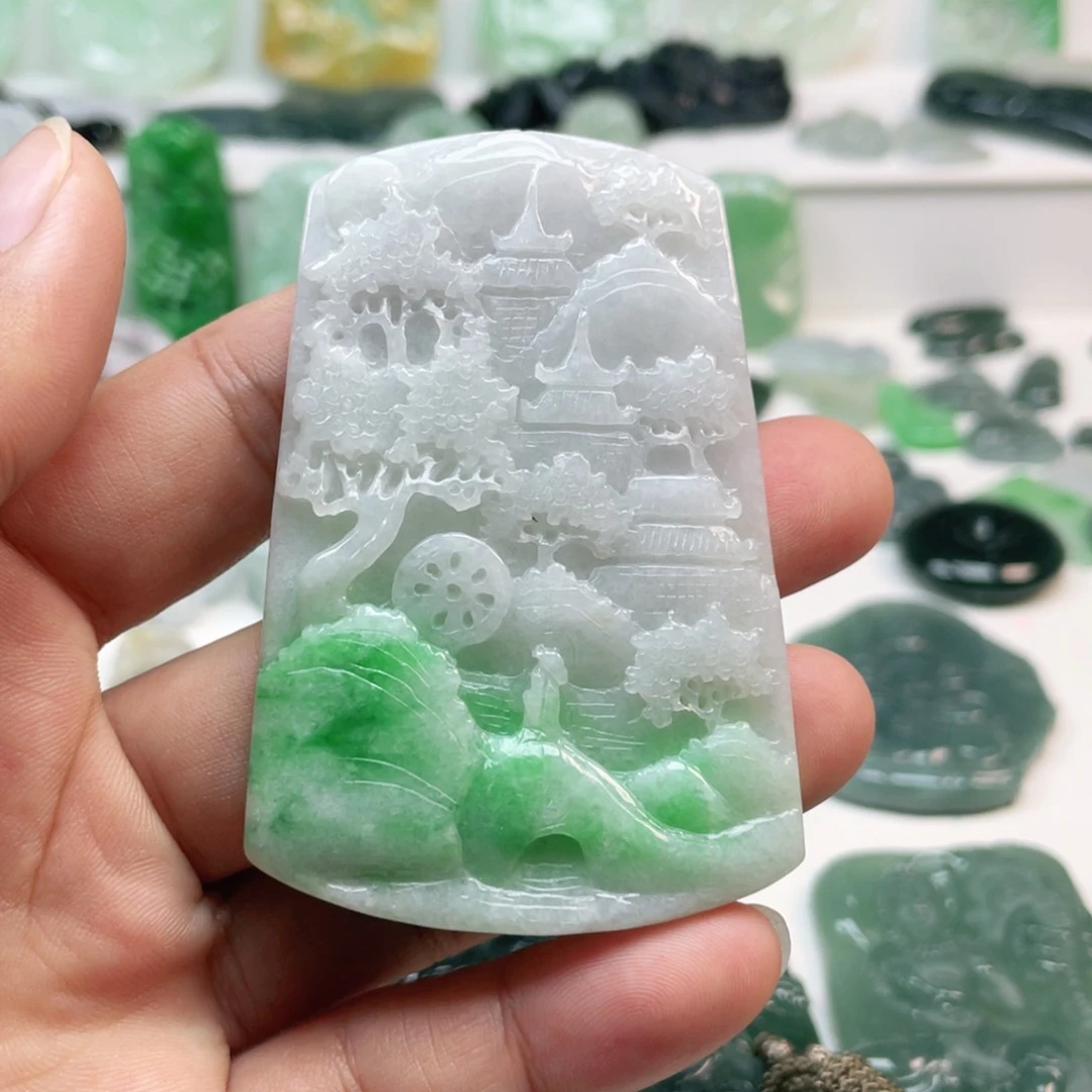 翡翠颈饰未镶嵌山水
