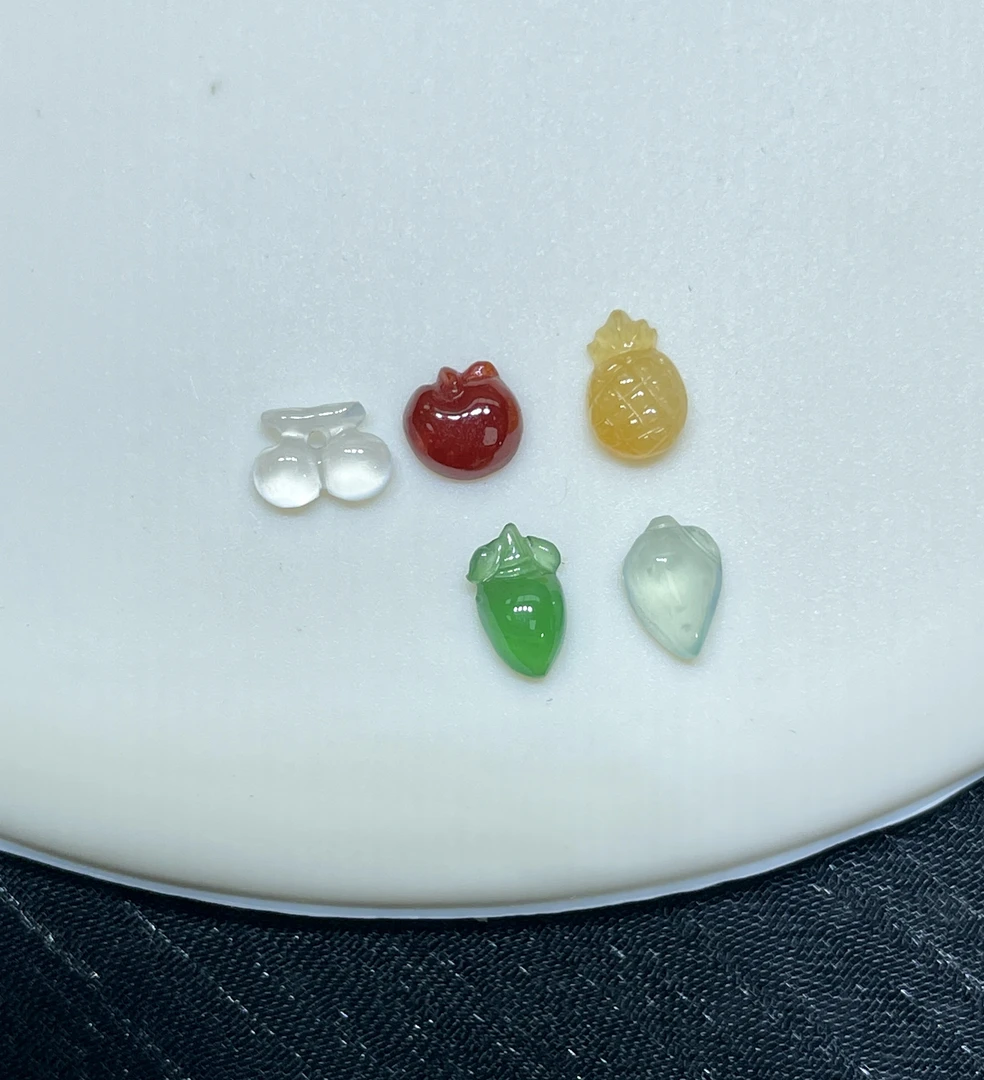 翡翠精品未镶嵌小件一手