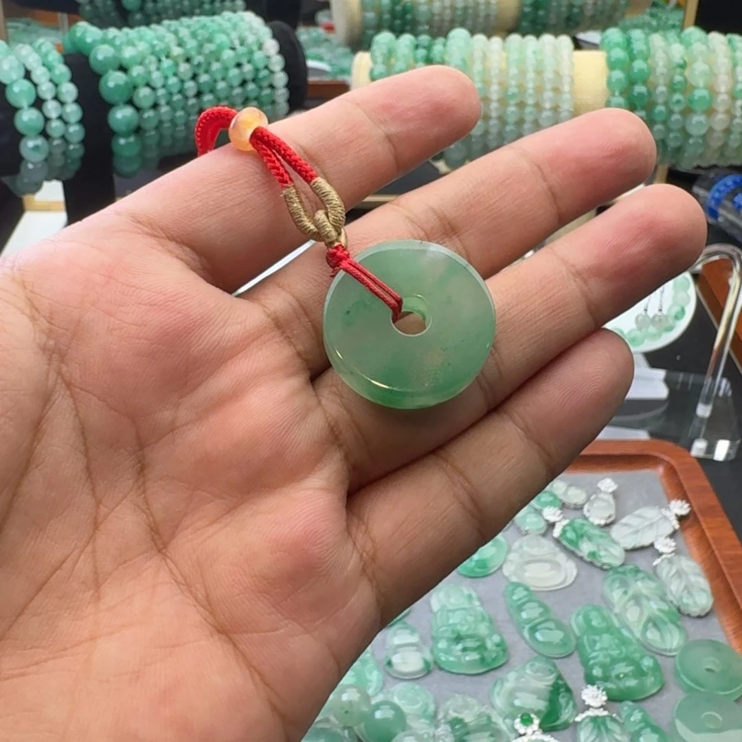 石英质玉未镶嵌颈饰