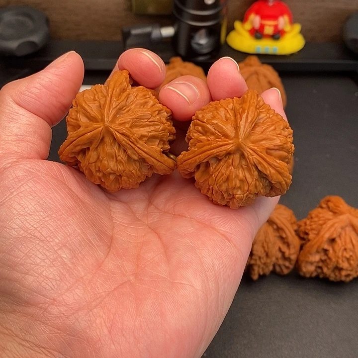青***。把件文玩核桃白奔