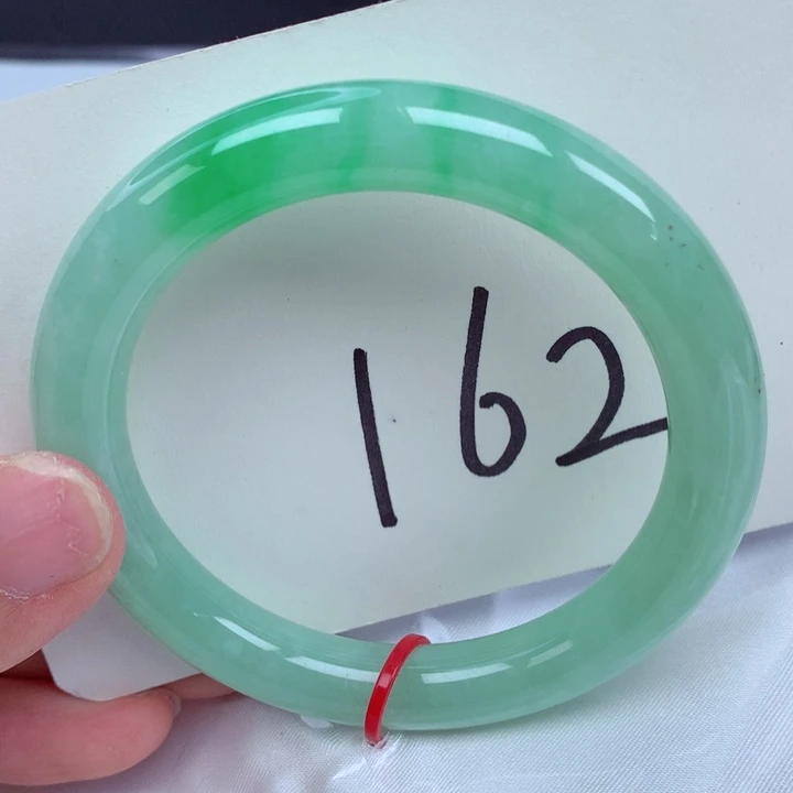 翡翠手镯未镶嵌翡翠