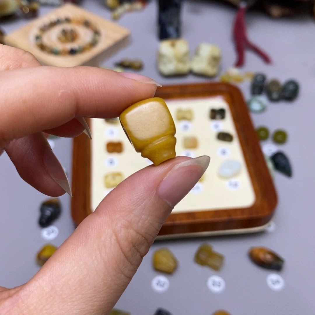 蛇纹石玉合金配饰行*