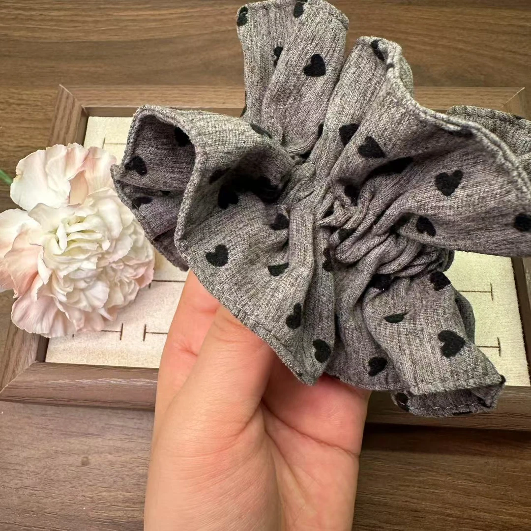 Y005韩系温柔灰色爱心发圈时尚百搭高级感原创设计2025秋款