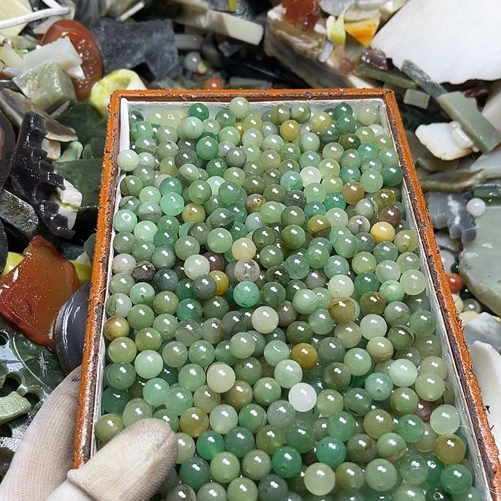 未镶嵌透闪石质玉珠宝奇石