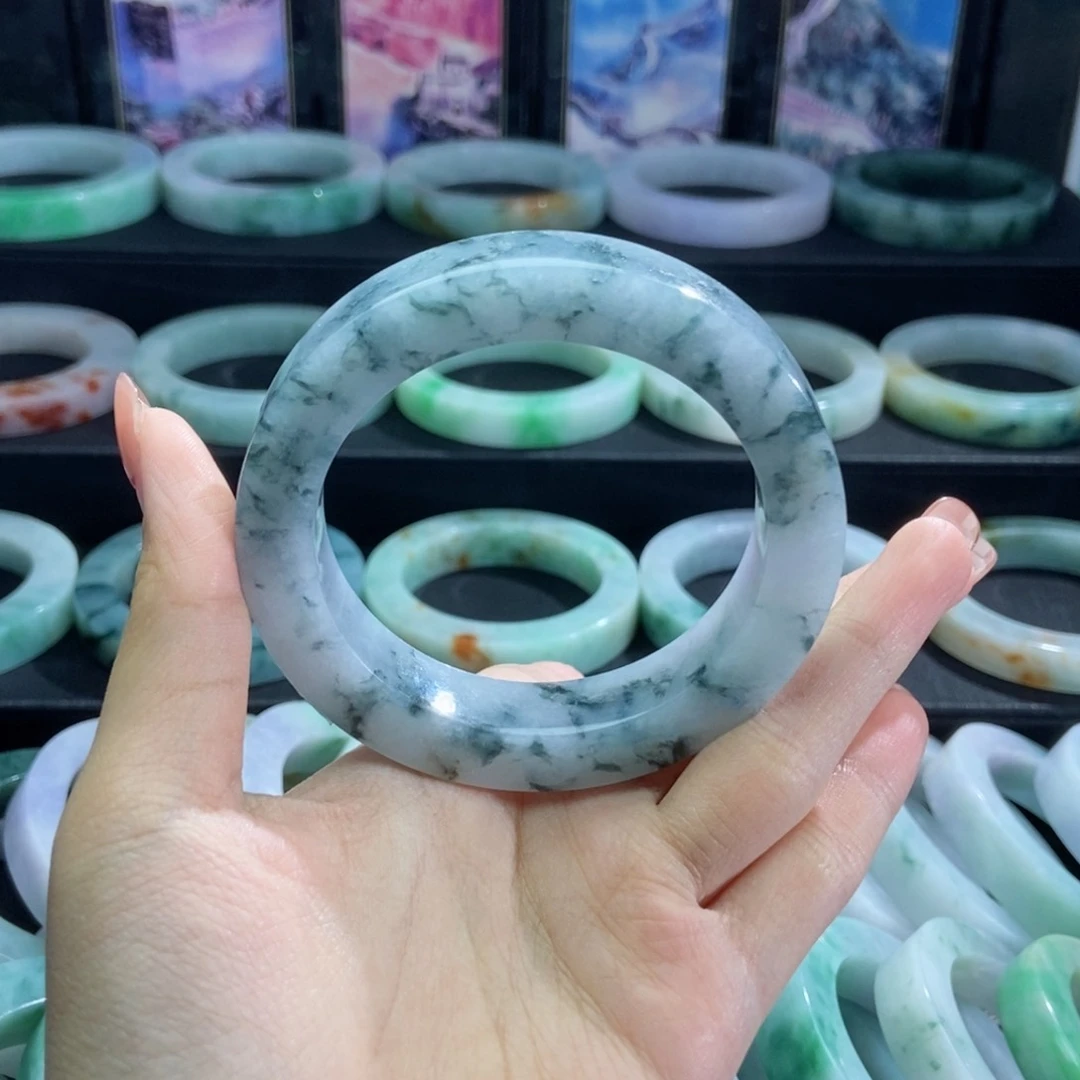 定制翡翠手镯未镶嵌与**坐