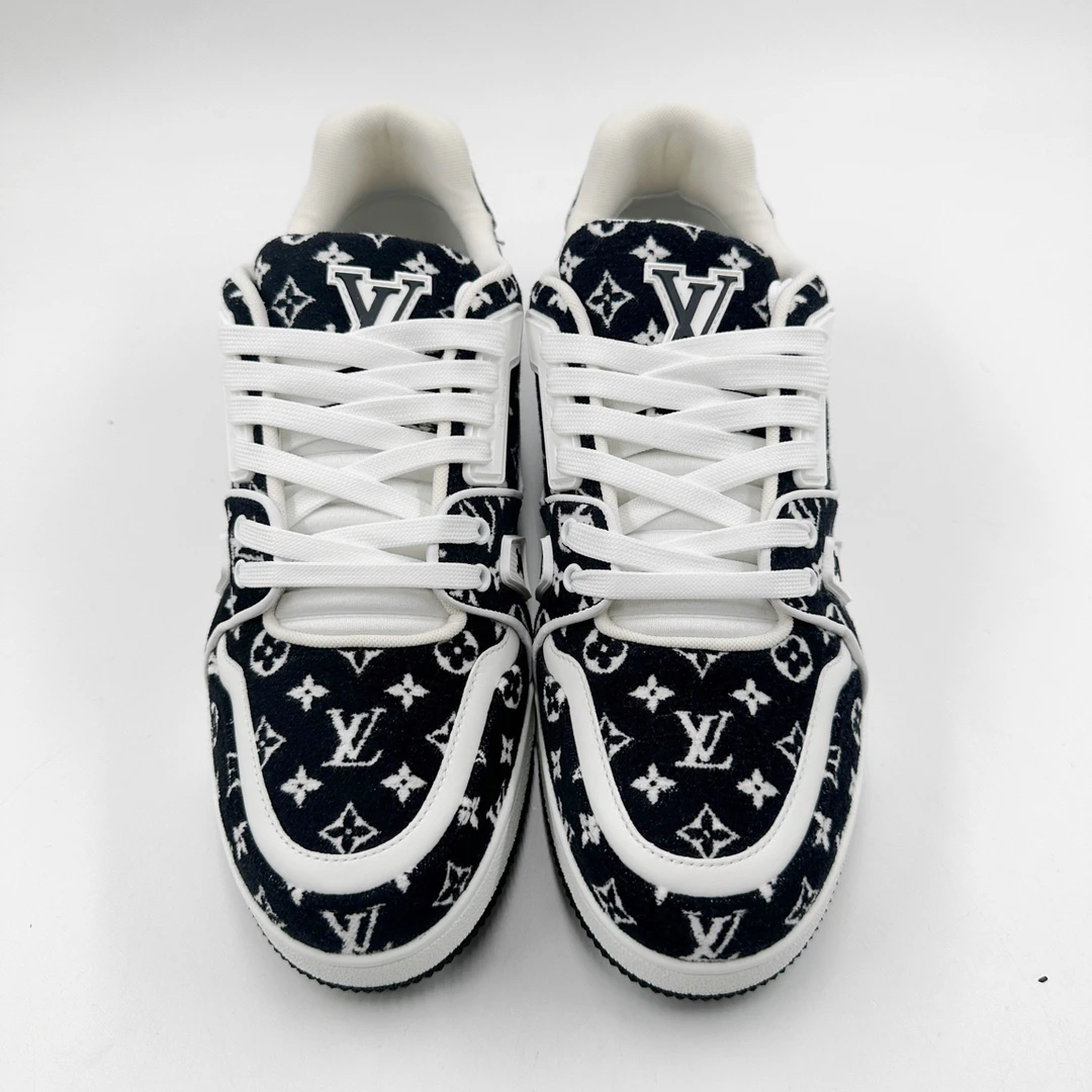 99新 LouisVuitton/路易威登 43码/黑白熊猫满印老花休闲鞋/07749