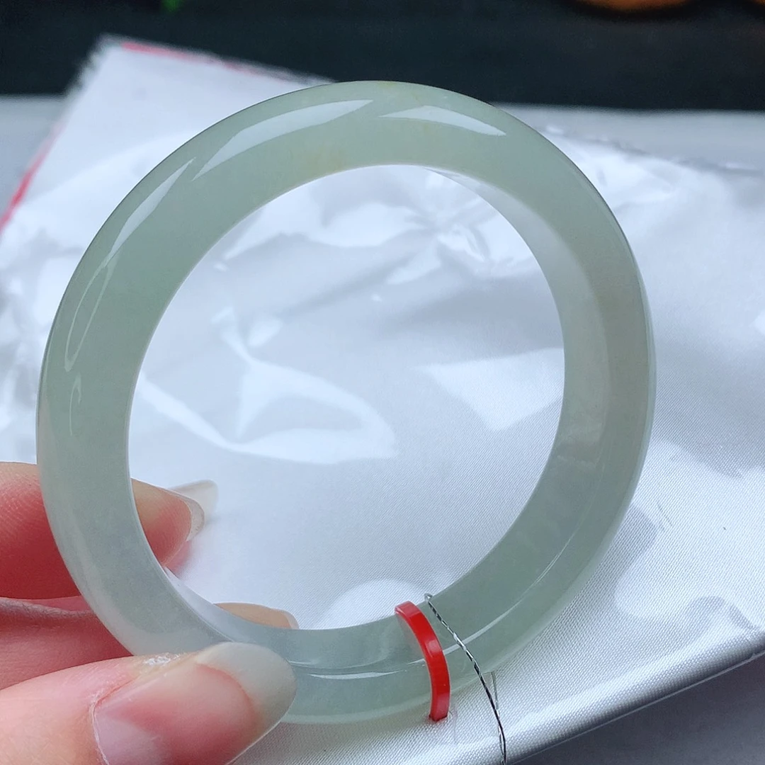 翡翠手镯未镶嵌57圈