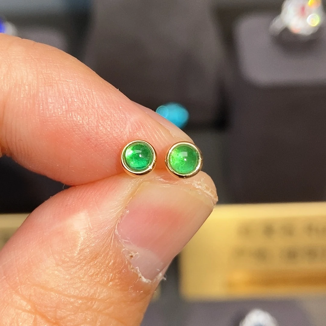 祖母绿耳钉18K金镶嵌0.32克拉