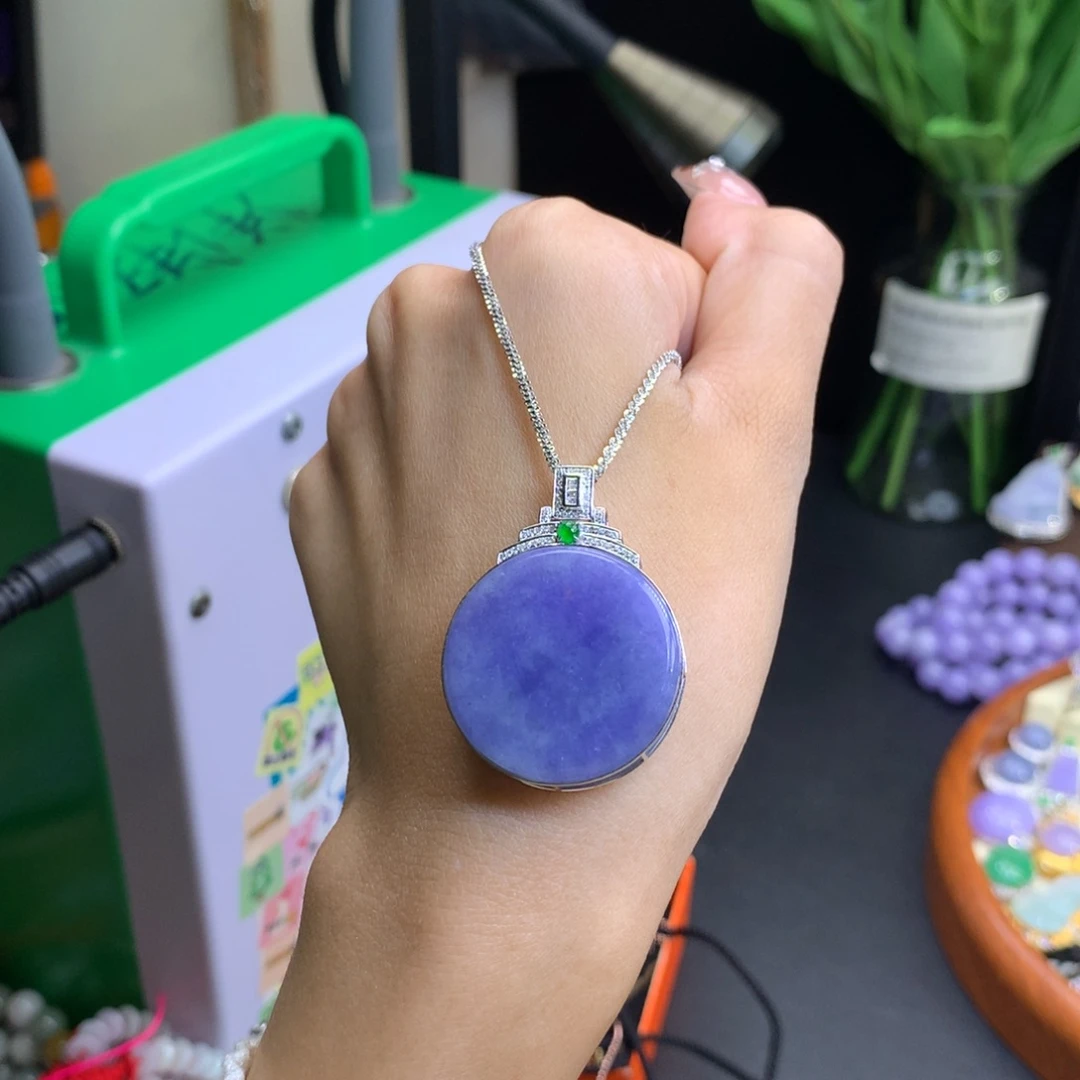 时***库翡翠18K金镶嵌颈饰