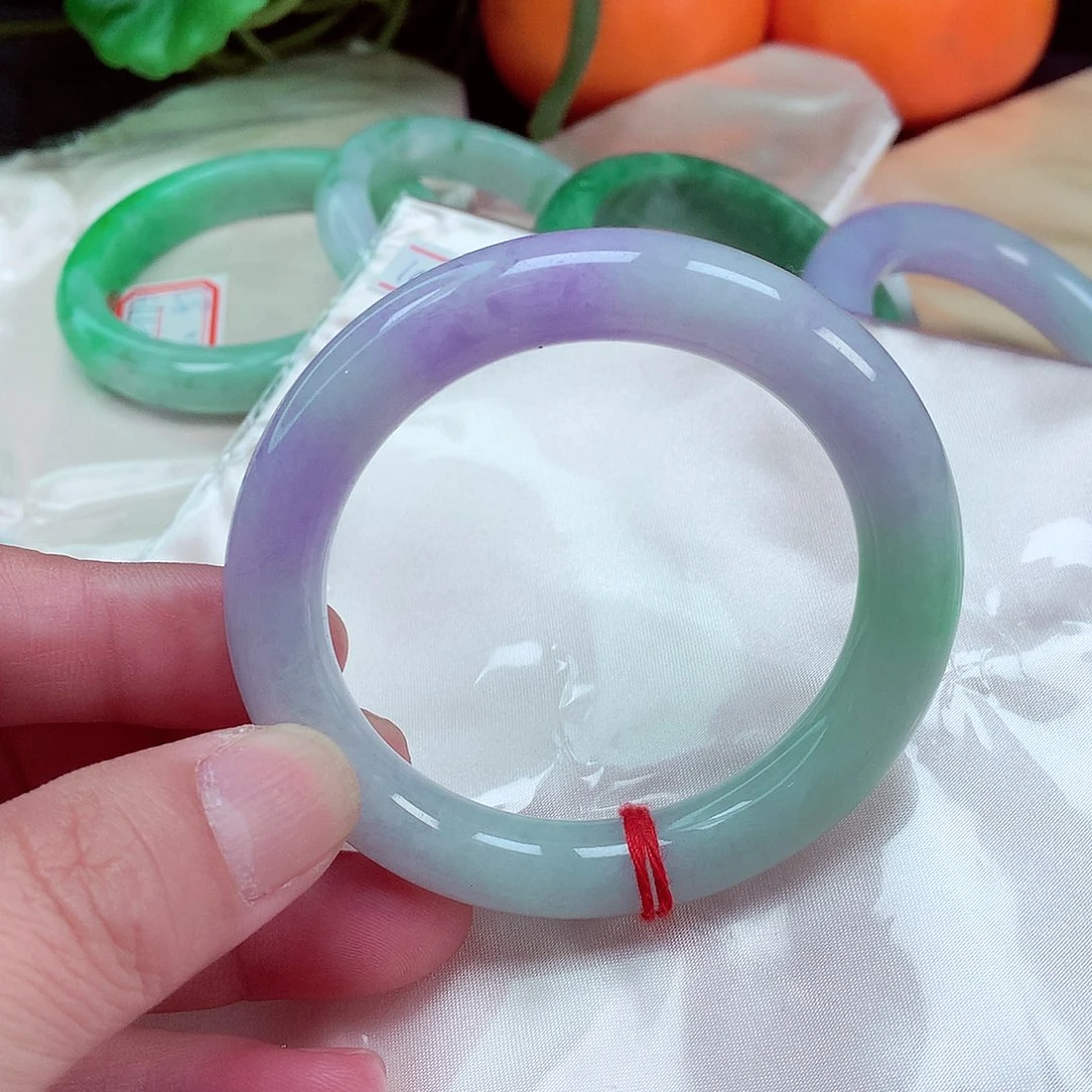 翡翠手镯（圆镯）未镶嵌圈口56