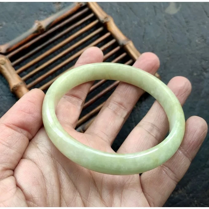 情人节手镯或水晶手链