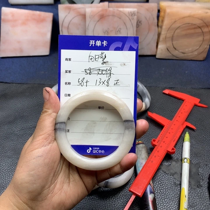 石英质玉手镯未镶嵌向**ぃ定制手镯