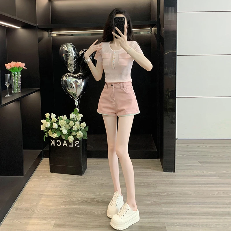 甜辣风短袖针织衫女显瘦正肩别致上衣牛仔短裤夏A字卷边阔腿热裤