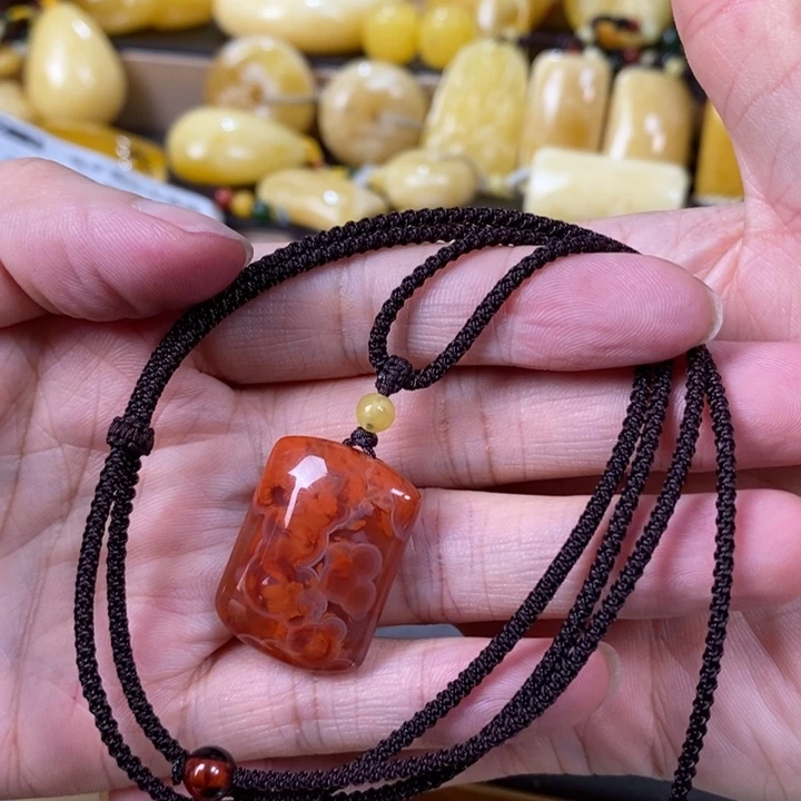 南红玛瑙合金颈饰无事牌