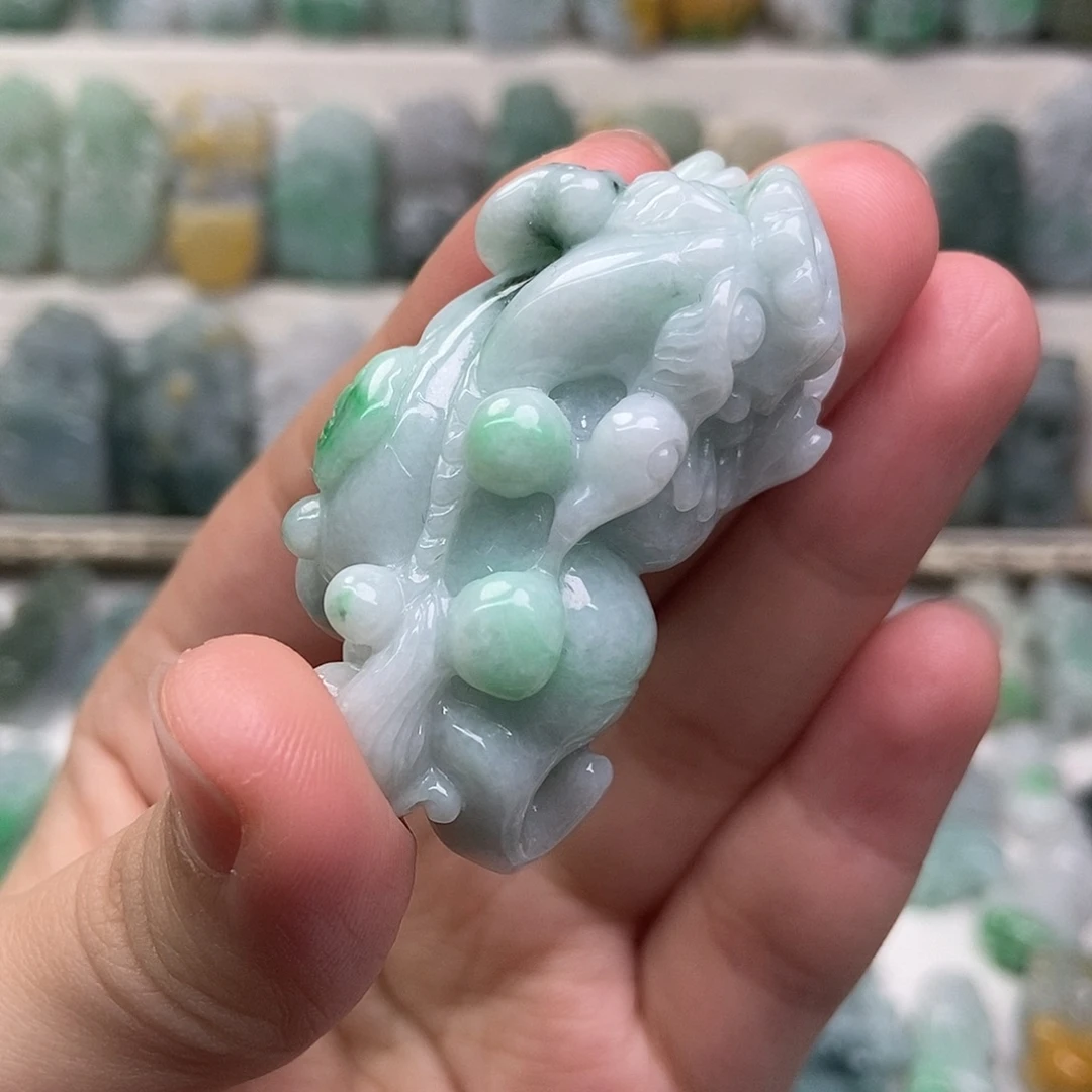 翡翠未镶嵌吊坠(赠链)