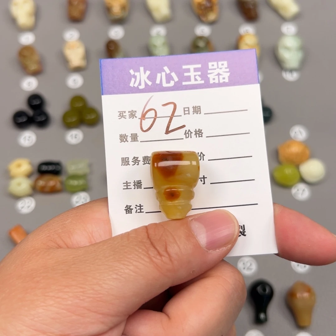 蛇纹石玉未镶嵌颈饰磊