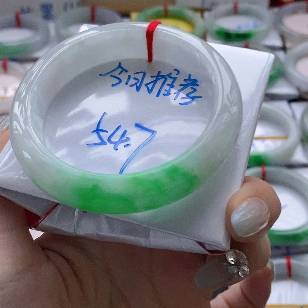 翡翠手镯未镶嵌手镯