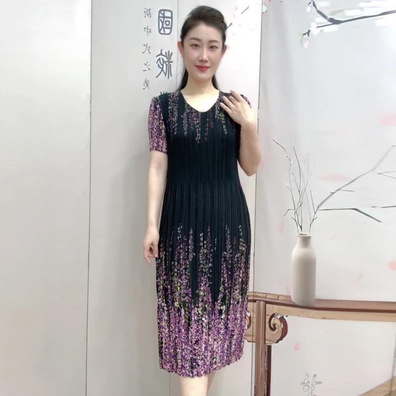 三宅女装百搭夏季连衣裙洋气长裙宽松腰短袖气质V领印花过膝裙子